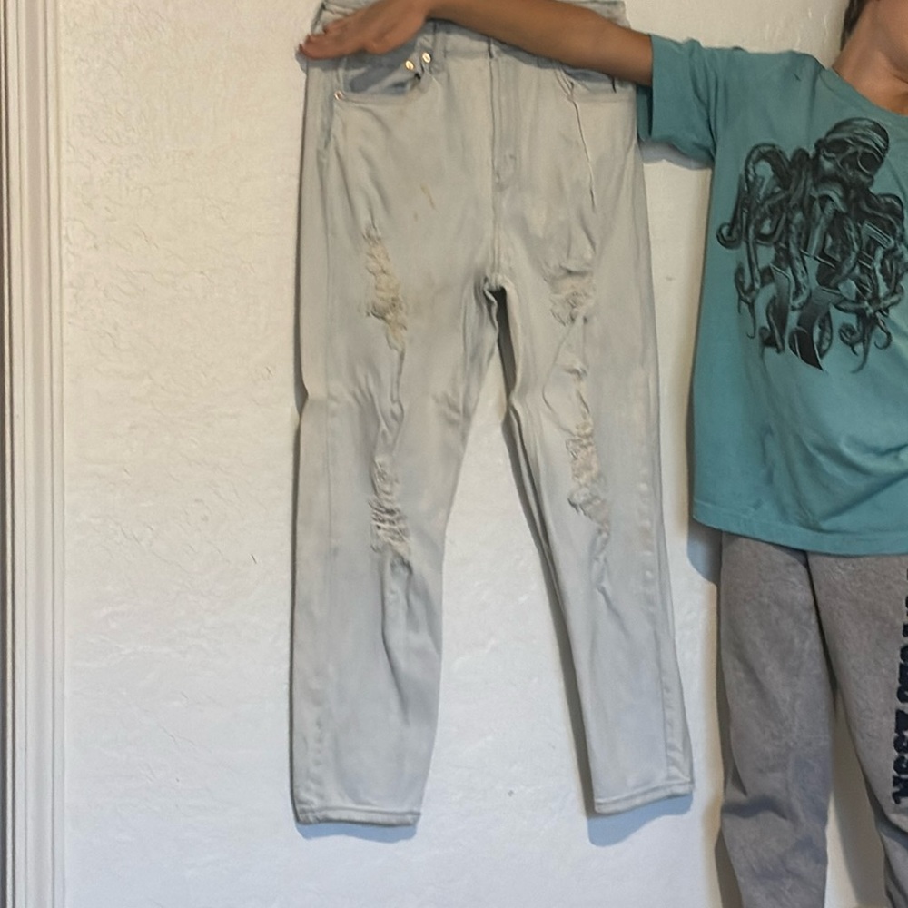 White ripped high rise mom jeans. From wild fable. Size 8.